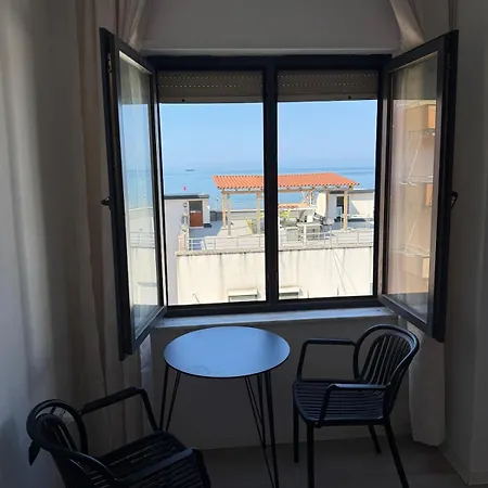 Sunny Terrace By The Sea Apartamento *